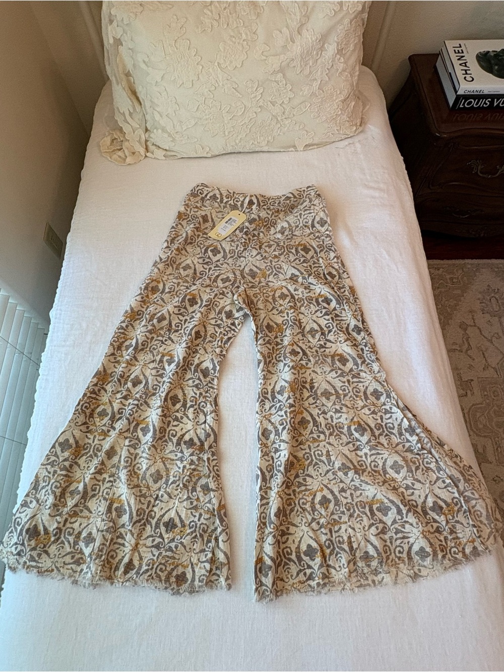 Club Moda Off-White & Mustard Paisley Print Wide-Leg Pants